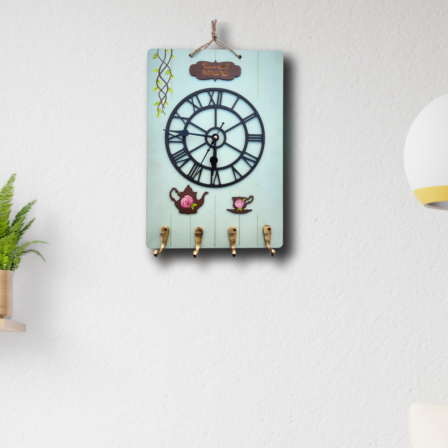 Vintage Clock With 4 Key Holders Wooden Wall Décor